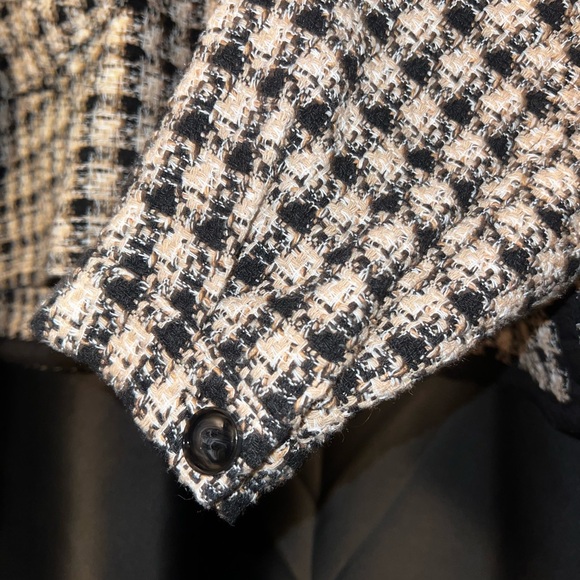 Chic Black and White Tweed Jacket - Picture 7 of 9